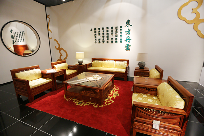 国寿红木家具展场一角-东方丹云系列家具